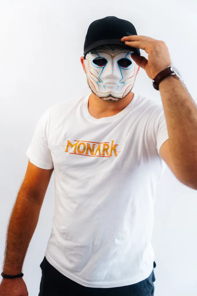 Le Héraut saisit sa casquette pour exprimer l'instance d'anonymat sur la politique de confidentialité de monark